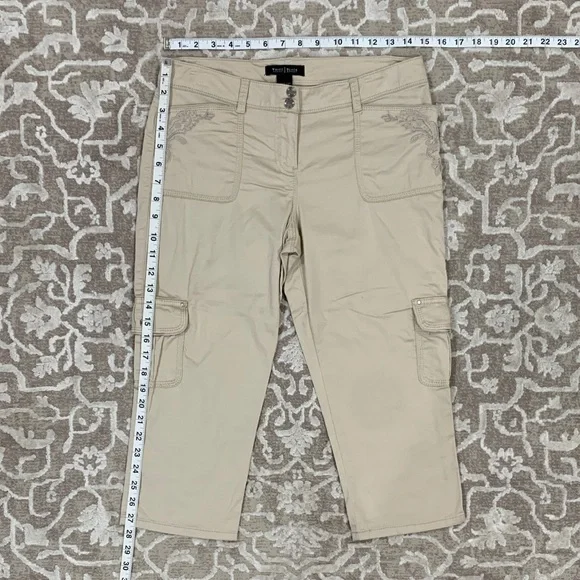 WHBM Khaki Cargo Capris 2 - Picture 7 of 10